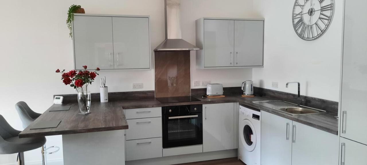 Lanarkshire Apartment- Views- Sleeps 4- Balcony Larkhall  Eksteriør bilde