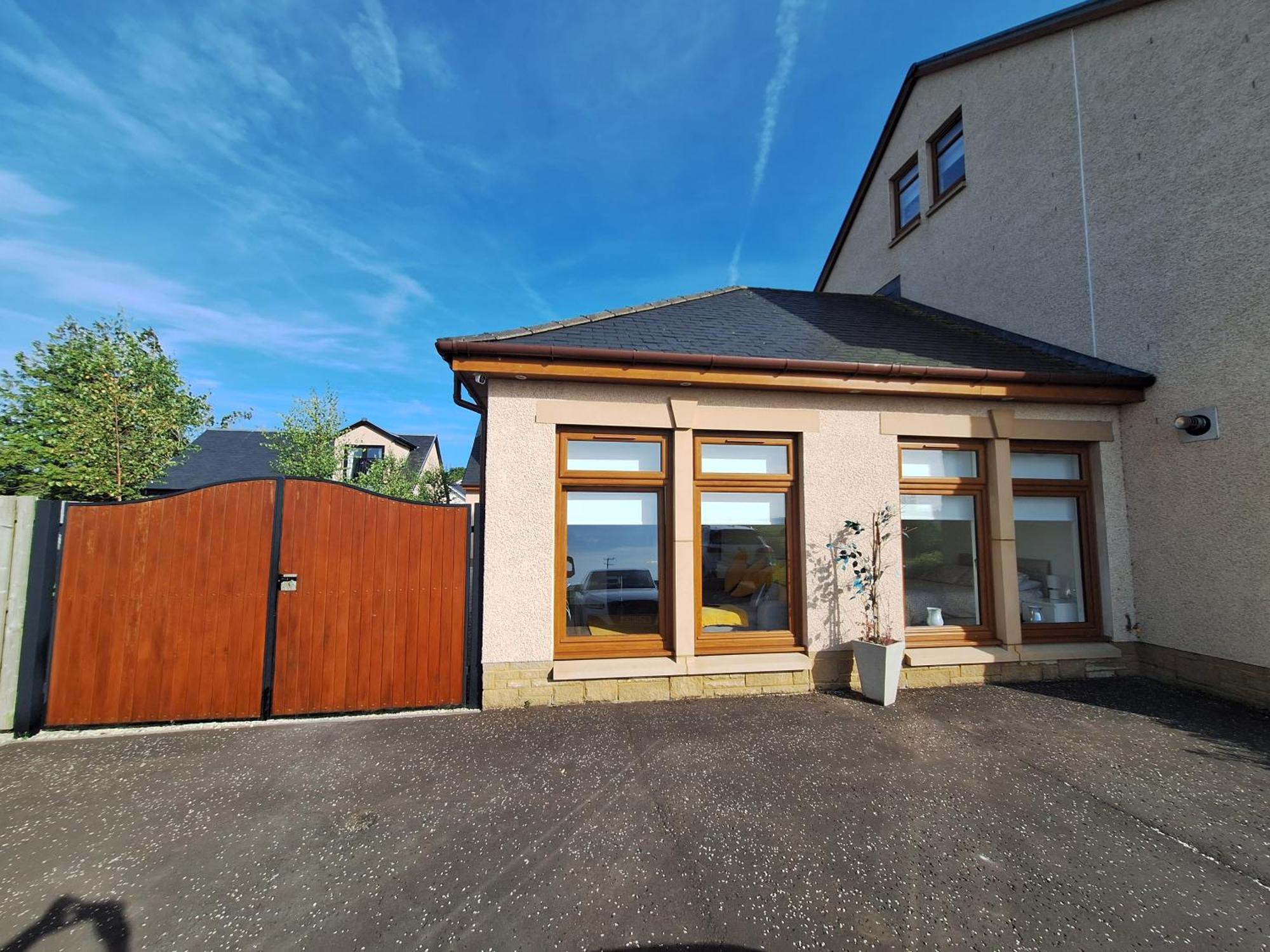 Lanarkshire Apartment- Views- Sleeps 4- Balcony Larkhall  Eksteriør bilde