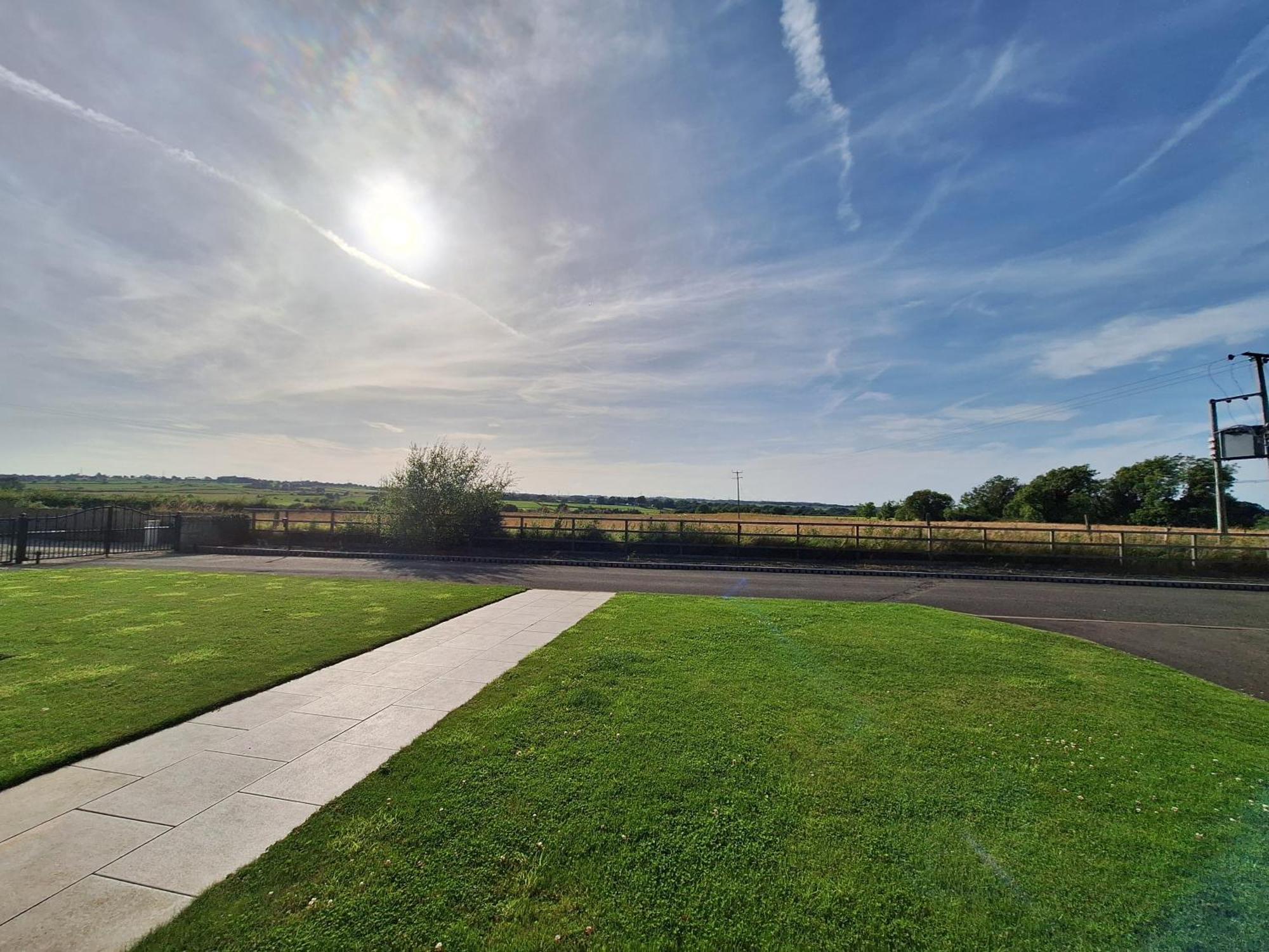 Lanarkshire Apartment- Views- Sleeps 4- Balcony Larkhall  Eksteriør bilde