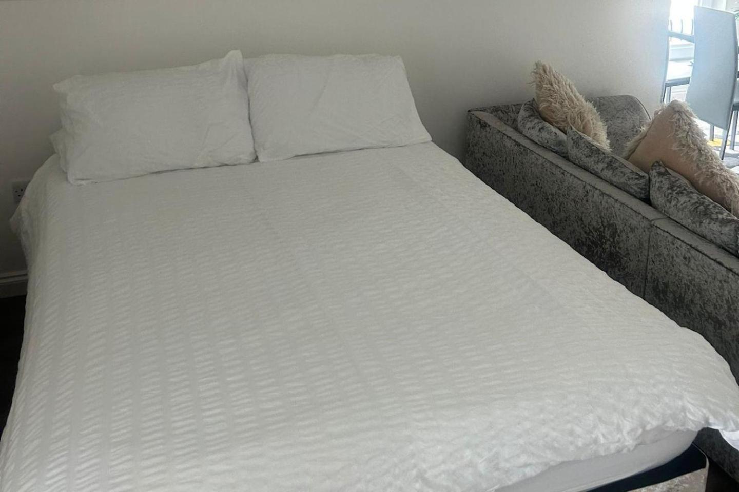 Lanarkshire Apartment- Views- Sleeps 4- Balcony Larkhall  Eksteriør bilde