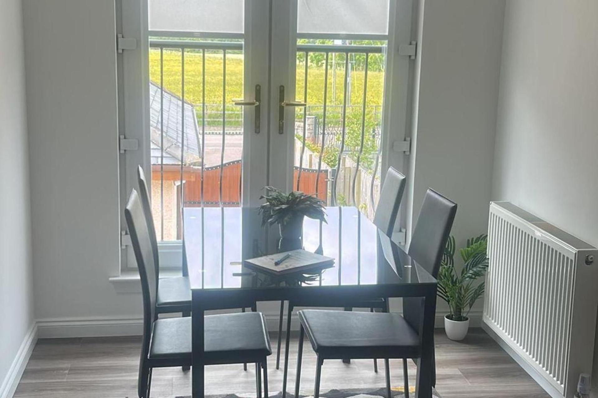 Lanarkshire Apartment- Views- Sleeps 4- Balcony Larkhall  Eksteriør bilde